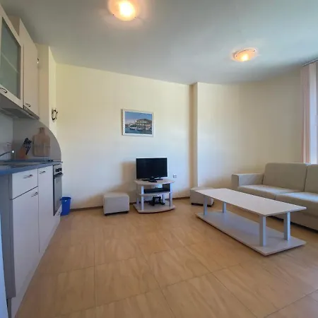 Amadeus 1 - 13b Large Two Bedroom Appartamento