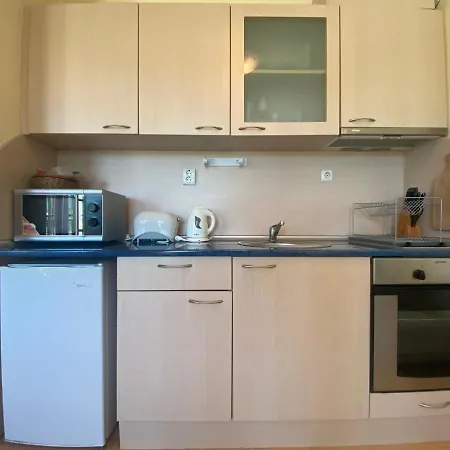 Amadeus 1 - 13b Large Two Bedroom Appartement *