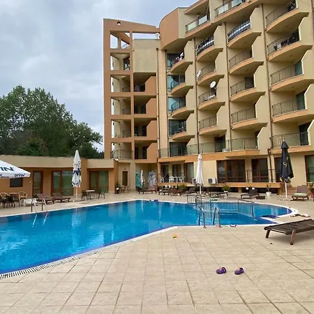 Amadeus 1 - 13b Large Two Bedroom Appartement *