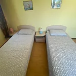 Amadeus 1 - 13b Large Two Bedroom شقة