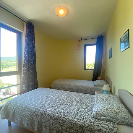 Amadeus 1 - 13b Large Two Bedroom Апартамент *