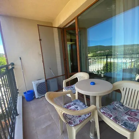 Amadeus 1 - 13b Large Two Bedroom شقة